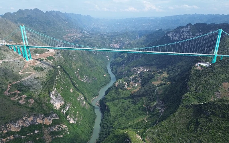 Huajiang-Canyon-Bridge